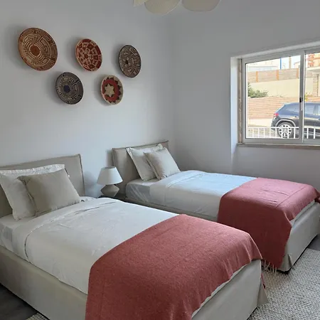 Stylish Ocean-view House Near Ericeira *